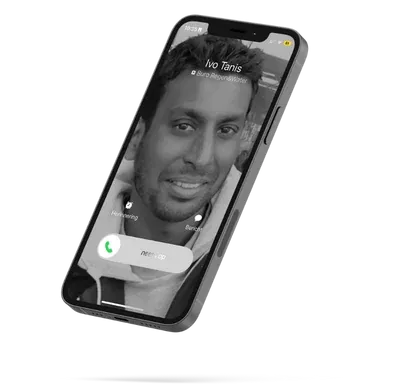 Ivo Tanis van Buro Regen&Water aan de telefoon